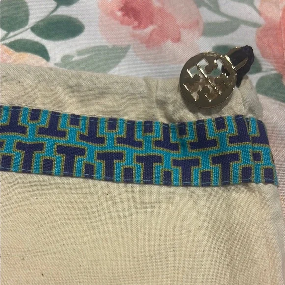 Tory Burch Cream dust bag drawstring Pouch with Teal Pattern Trim - Picture 3 of 3